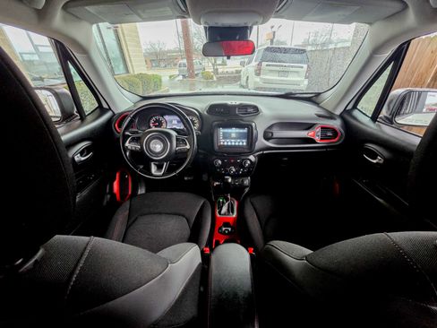 Used 2019 Jeep Renegade Trailhawk image 2