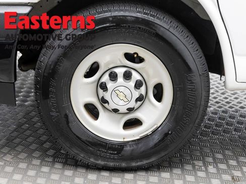Used 2020 Chevrolet Express 2500 w/ Driver Convenience Package image 32