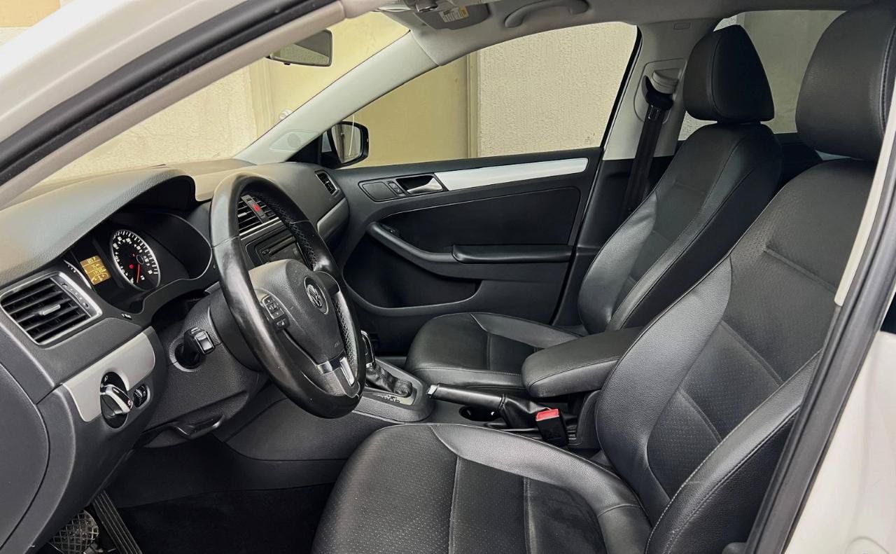 Used 2013 Volkswagen Jetta SE FWD image 14