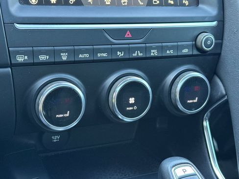 Used 2020 Jaguar E-PACE SE image 25