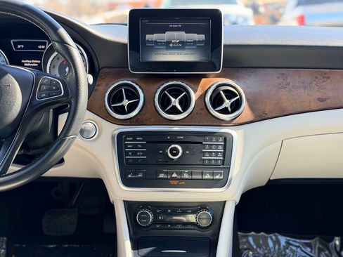 Used 2017 Mercedes-Benz GLA 250 GLA 250 image 26