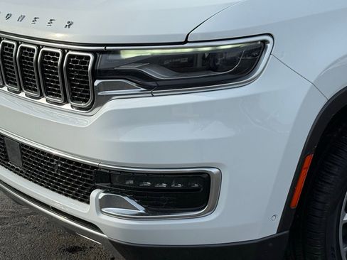 Used 2022 Jeep Wagoneer Series III w/ Premium Group I AWD/4WD image 10