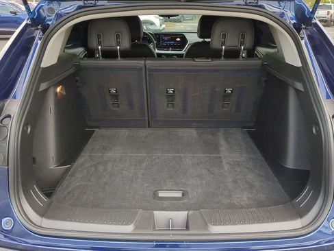 Used 2024 Chevrolet Trax LT w/ Sunroof Package FWD image 12