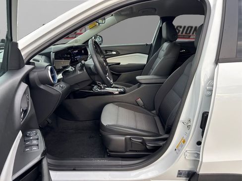 Used 2024 Chevrolet Trax LT w/ Driver Confidence Package image 9