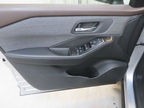 Certified 2022 Nissan Rogue SV image 22