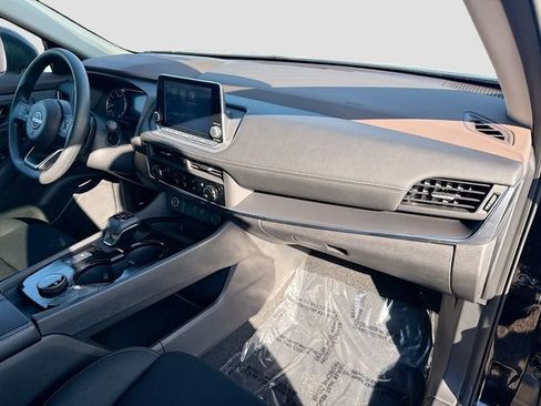 Used 2023 Nissan Rogue S image 27