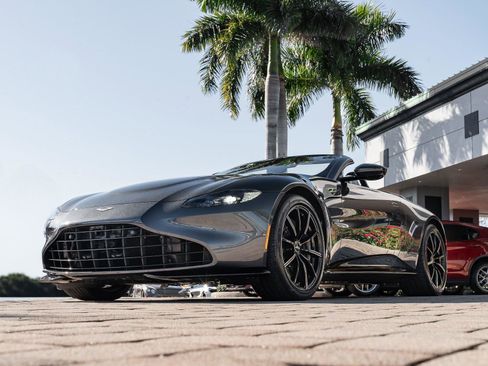 Used 2021 Aston Martin V8 Vantage Roadster image 51