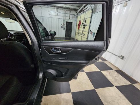 Used 2019 Nissan Rogue SV w/ Premium Package image 32