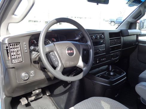 Used 2018 GMC Savana 3500 LT w/ LT Preferred Equipment Group RWD image 8