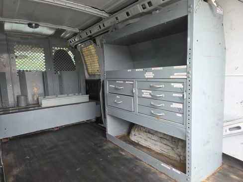 Used 2014 Chevrolet Express 3500 w/ Chrome Appearance Package RWD image 17