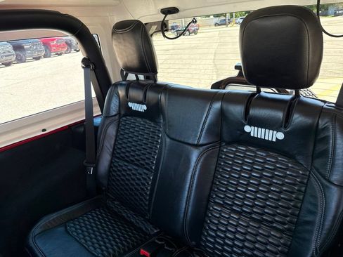 Used 2019 Jeep Wrangler Sport AWD/4WD image 38