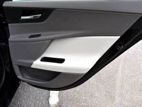 Used 2019 Jaguar XE Prestige image 22