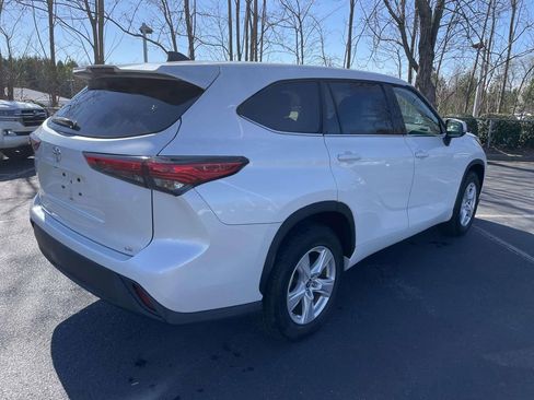 Used 2022 Toyota Highlander LE image 9