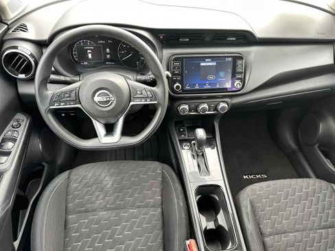 Used 2023 Nissan Kicks SV image 11