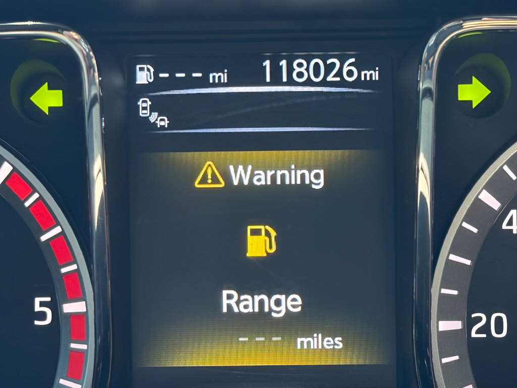 Used 2018 Nissan Titan SV w/ SV Convenience Package AWD/4WD image 13