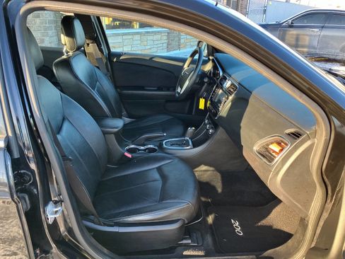 Used 2013 Chrysler 200 Limited image 14