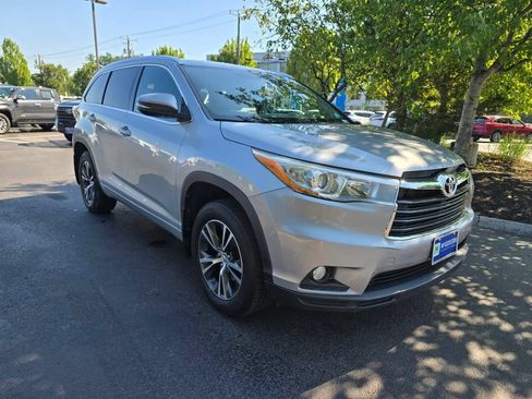 Used 2016 Toyota Highlander XLE AWD/4WD image 11