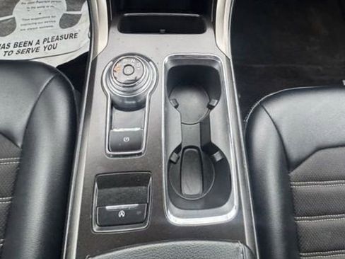 Used 2017 Ford Fusion SE w/ Equipment Group 201A image 15