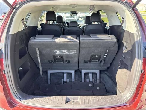 Used 2024 Kia Carnival EX FWD image 22