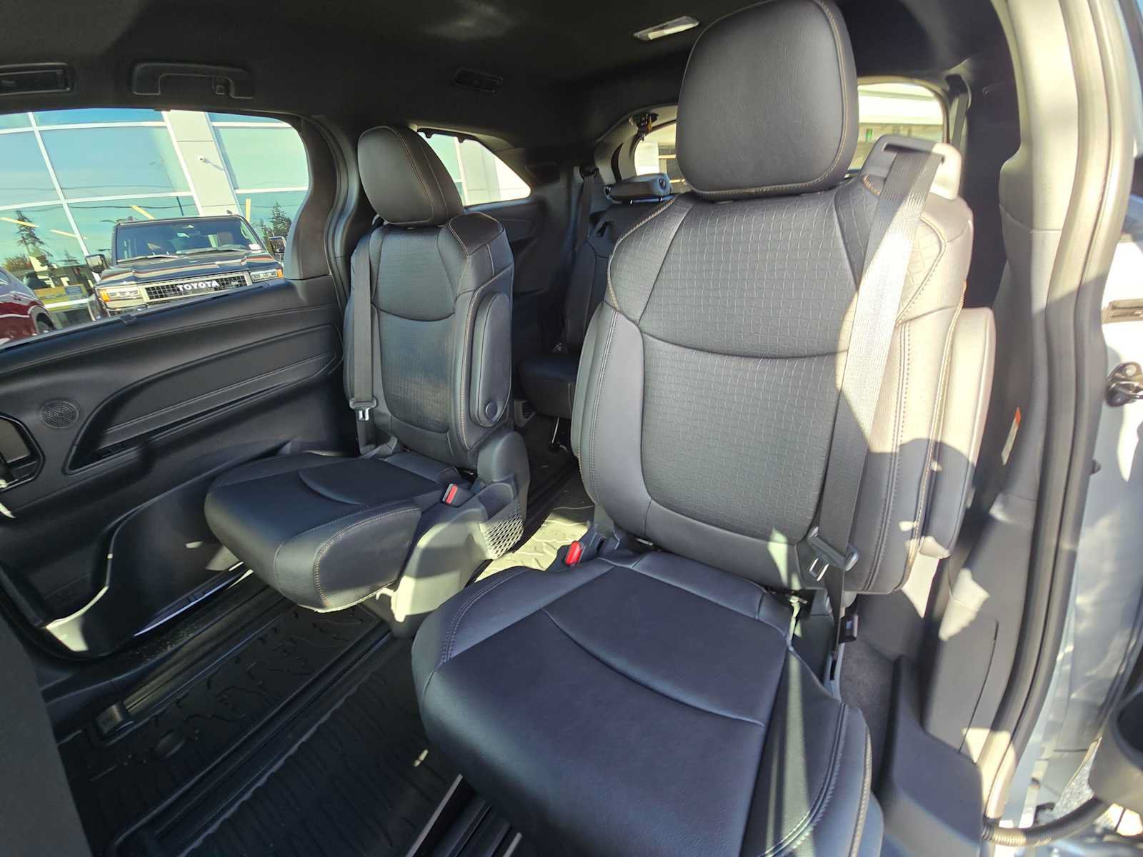 New 2026 Toyota Sienna XLE Woodland Edition AWD/4WD image 17