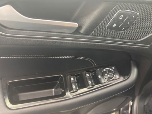 Used 2018 Ford Edge Titanium image 13