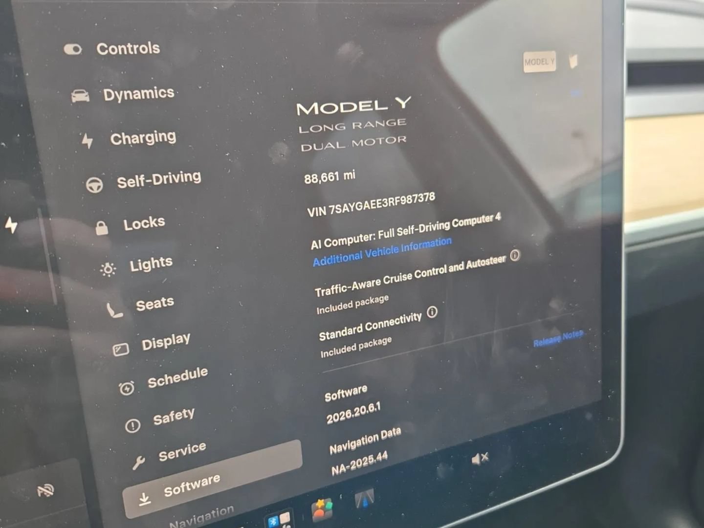 Used 2024 Tesla Model Y Long Range AWD/4WD image 17