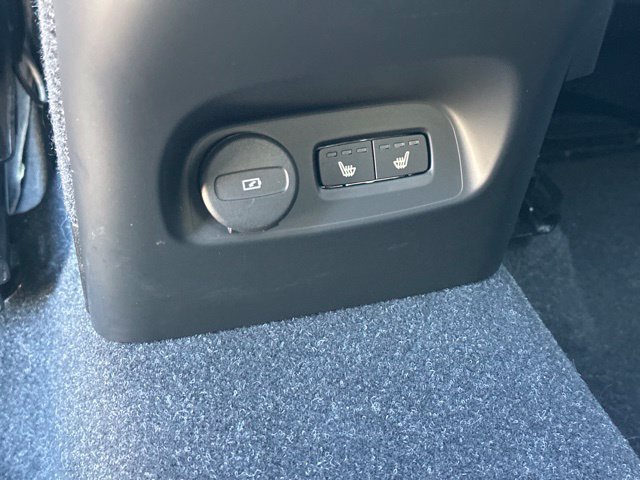 Certified 2024 Volvo XC40 B5 Core AWD/4WD image 12