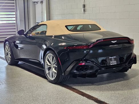 Used 2021 Aston Martin V8 Vantage Roadster RWD image 8