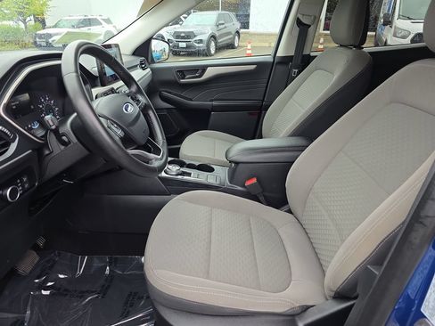 Certified 2022 Ford Escape SE w/ SE Sport Appearance Package FWD image 5
