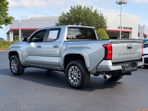 Used 2024 Toyota Tacoma Limited w/ Limited Package (LT) AWD/4WD image 10