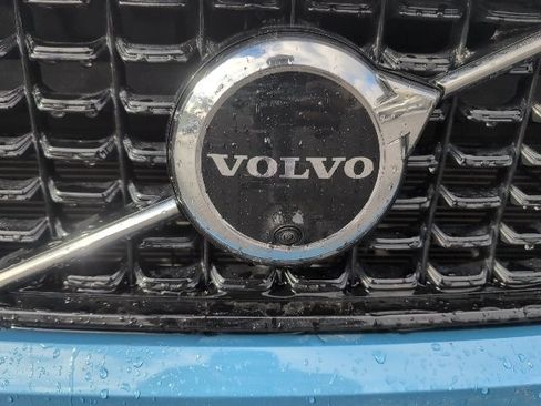 Used 2023 Volvo XC40 B5 Plus w/ Driver Assist Package image 3