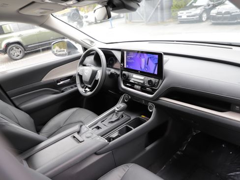 Used 2024 Toyota Grand Highlander AWD Hybrid image 12