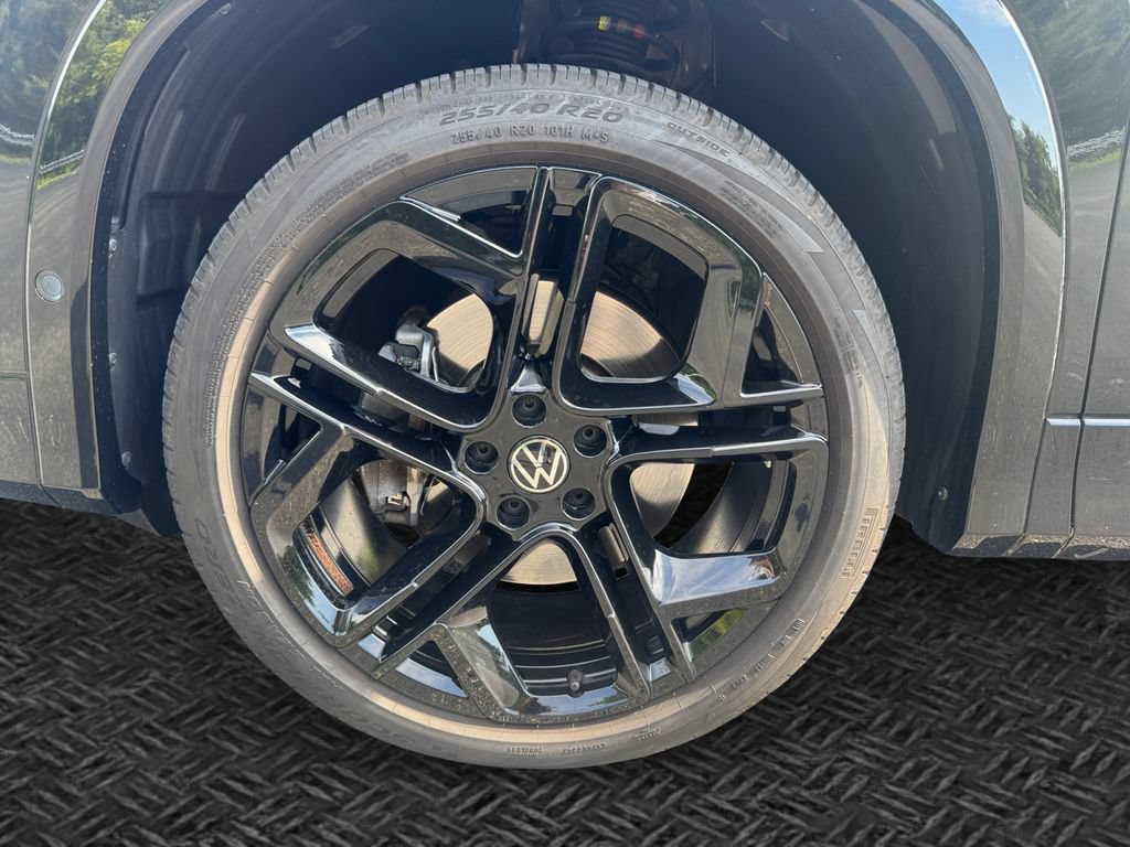 Used 2025 Volkswagen Tiguan SE R-Line AWD/4WD image 11
