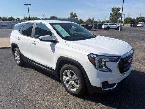 Used 2024 GMC Terrain SLE AWD/4WD image 4
