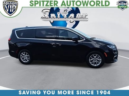 Used 2025 Chrysler Pacifica Select FWD image 9