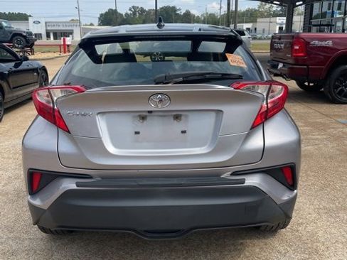 Used 2019 Toyota C-HR XLE image 4