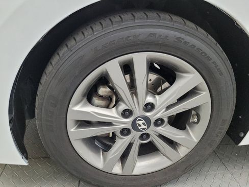 Used 2017 Hyundai Elantra SE FWD image 31
