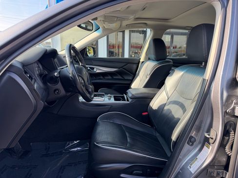 Used 2016 INFINITI Q70 3.7 image 11