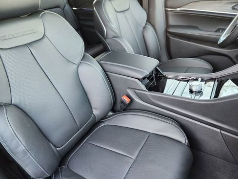 New 2025 Jeep Grand Cherokee L Overland w/ Luxury Tech Group IV image 10