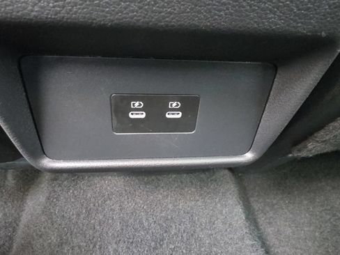 Certified 2025 Nissan Rogue SV FWD image 32