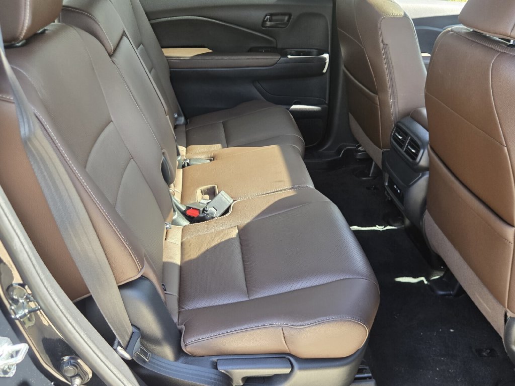 Certified 2025 Honda Passport EX-L image 16