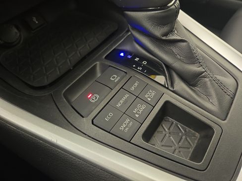 Used 2021 Toyota RAV4 XLE Premium AWD/4WD image 28