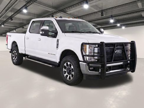 Used 2019 Ford F250 Lariat w/ Lariat Ultimate Package AWD/4WD image 2
