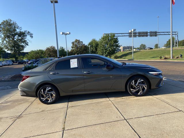 Used 2025 Hyundai Elantra Sport FWD image 13