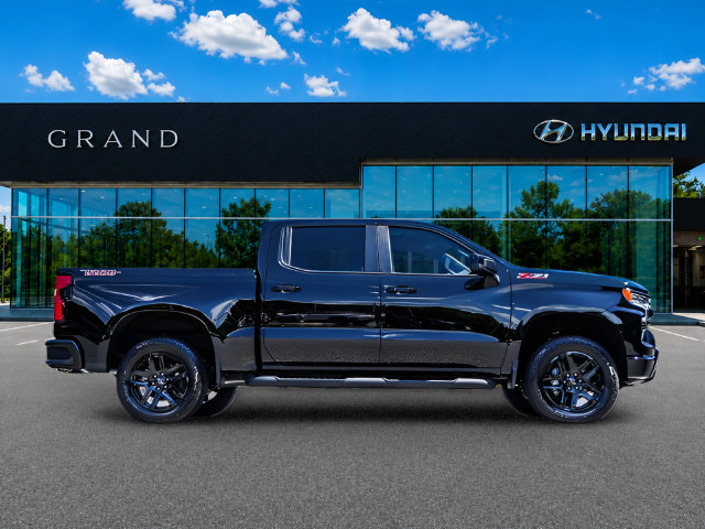 Used 2025 Chevrolet Silverado 1500 LT Trail Boss w/ Convenience Package II AWD/4WD image 7