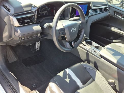 Used 2025 Toyota Camry SE FWD image 14