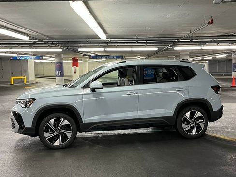 New 2025 Volkswagen Taos SE image 32