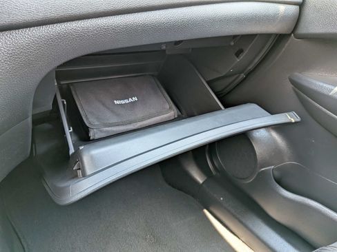 Used 2018 Nissan Rogue SV FWD image 24