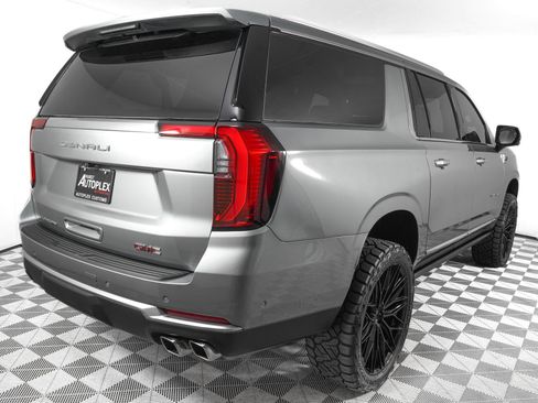 Used 2026 GMC Yukon XL Denali w/ Sun & Power Step Package AWD/4WD image 5