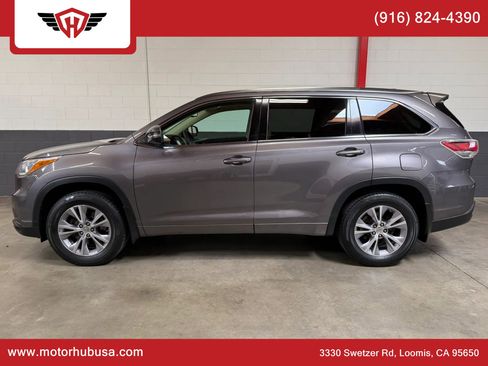 Used 2015 Toyota Highlander XLE AWD/4WD image 3